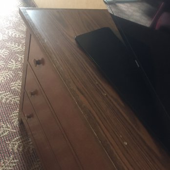 Ho-Chunk Resort Hotel - Worn out furniture. - Hotels Near Me - Baraboo, Wisconsin Ho-Chunk Resort Hotel - Worn out furniture. - Hotels Near Me - Baraboo, Wisconsin