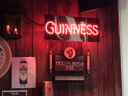 Molly's Irish Pub by null