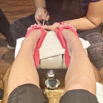 Red Nail Salon - Spa deluxe lavender pedicure - Nail Salons Near Me - Chicago, Illinois Red Nail Salon - Spa deluxe lavender pedicure - Nail Salons Near Me - Chicago, Illinois