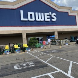 Exterior photo of Lowe's Home Improvement - Tupelo, Mississippi Exterior photo of Lowe's Home Improvement - Tupelo, Mississippi