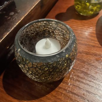 Francesca's On Chestnut - Dead candle. - Italian Near Me - Chicago, Illinois