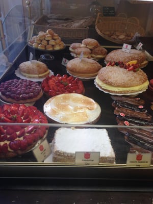 La Tarte Tropézienne Pâtisserie Viennoiserie Sandwicherie Pain by null