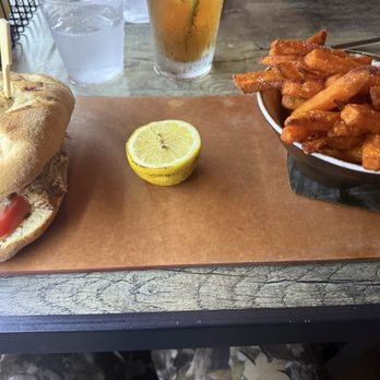 Skipper's Dockside - blackened mahi sandwich with sweet potato fries - Seafood Near Me - Key Largo, Florida