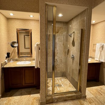 Inn At Churon Winery - Bathroom - Hotels Near Me - Temecula, California
