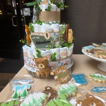 BakedBylehxx - Diaper cake to match edible cake - Custom Cakes Near Me BakedBylehxx - Diaper cake to match edible cake - Custom Cakes Near Me