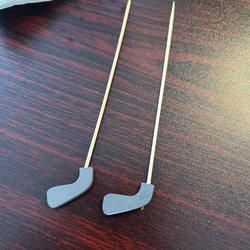 Toothpicks that are in the shape of gold clubs!