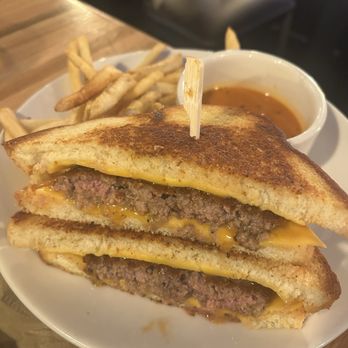 Applebee's Grill + Bar - NEW Grilled Cheese Cheeseburger - Sports Bars Near Me - Pittsburgh, Pennsylvania Applebee's Grill + Bar - NEW Grilled Cheese Cheeseburger - Sports Bars Near Me - Pittsburgh, Pennsylvania