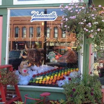 Cupcakes and Kisses - Cupcakes Near Me - Holly, Michigan