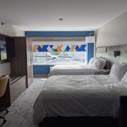 Holiday Inn Express & Suites Chanhassen - 3rd floor suite