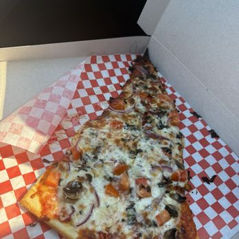 Calixtos Pizza - Cheese slice with tomato, onion, mushroom, garlic, and basil - Pizza Near Me - Westminster, California