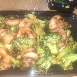 Chow's Chinese Restaurant - Shrimp with broccoli