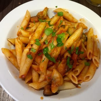 Bistro da Toni - Penne mit Gemüse in Tomatensauce - Italian Near Me - Hanover, NI