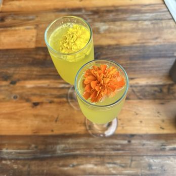 Sunny Side Solana - Beautiful mimosas garnished with fresh flowers. - Breakfast & Brunch Near Me - Solana Beach, California Sunny Side Solana - Beautiful mimosas garnished with fresh flowers. - Breakfast & Brunch Near Me - Solana Beach, California