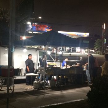 Tacos Hernandez - a man preparing food at a food truck - Tacos Near Me - Los Angeles, California Tacos Hernandez - a man preparing food at a food truck - Tacos Near Me - Los Angeles, California