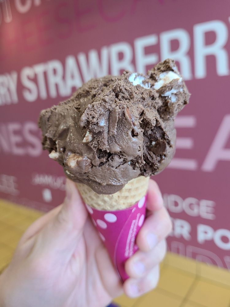 BASKINROBBINS Updated August 2024 31 Photos & 26 Reviews 11428