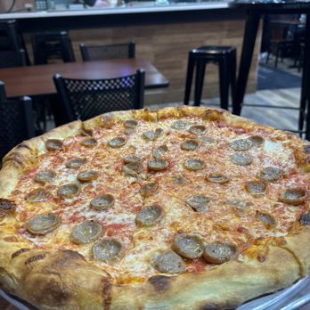 Zazas Pizzeria - Sausage pizza - Pizza Near Me - Chicago, Illinois Zazas Pizzeria - Sausage pizza - Pizza Near Me - Chicago, Illinois