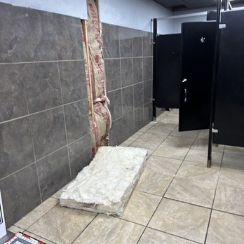 Valero - Insulation in the middle of the floor - Gas Stations Near Me - Shawnee, Oklahoma Valero - Insulation in the middle of the floor - Gas Stations Near Me - Shawnee, Oklahoma