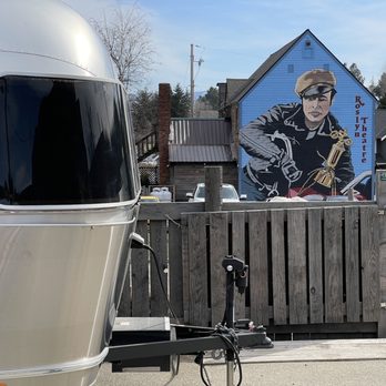 Basecamp Books & Bites - Outside - Bookstores Near Me - Roslyn, Washington