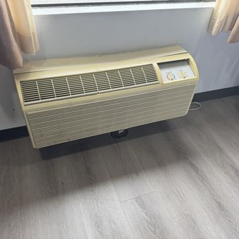 Portside Inn & Suites - Old Ac that goes up and down randomly - Hotels Near Me - Los Angeles, California Portside Inn & Suites - Old Ac that goes up and down randomly - Hotels Near Me - Los Angeles, California
