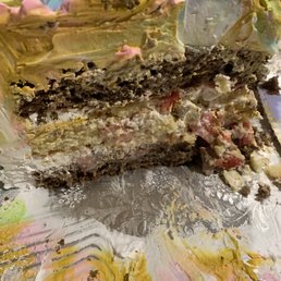 The sliced cake. Usually when you ask for extra wet the bottom of the cake base is somewhat wet. This one isn't even moist!