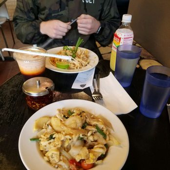 Thai Curry Simple - Pad kee Mao & Pad Thai - Thai Near Me - Seattle, Washington
