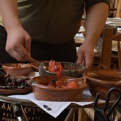 Santo Coyote - Ramses making salsa tableside