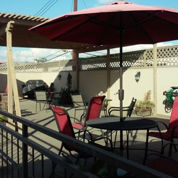 Ramona Palms Apartments - Sun deck and BBQ above the carports - Apartments Near Me - Bellflower, California Ramona Palms Apartments - Sun deck and BBQ above the carports - Apartments Near Me - Bellflower, California