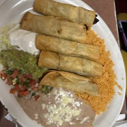 Las Palmas Mexican Restaurant - Taquitos, rice, and beans