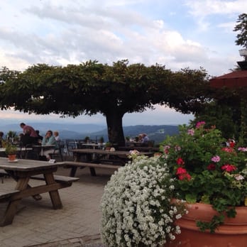 Felsenegg - Needing some shade? Try the tables under the patio tree. Something for everyone. - Fondue Near Me - Stallikon/Zurich, ZH
