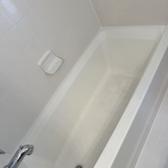 Hyper Tubs Refinishing - Tub before - Painters Near Me