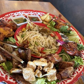Na Nah Thong - Thai Near Me - Fresno, California Na Nah Thong - Thai Near Me - Fresno, California
