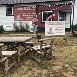 Bear Creek Candy Company - Outdoor seating and entrance