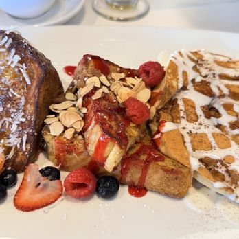 Broken Yolk Cafe - Breakfast & Brunch Near Me - Las Vegas, Nevada Broken Yolk Cafe - Breakfast & Brunch Near Me - Las Vegas, Nevada