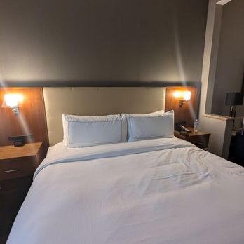 DoubleTree by Hilton Hotel Nanuet - King bed studio room - Hotels Near Me - Nanuet, New York DoubleTree by Hilton Hotel Nanuet - King bed studio room - Hotels Near Me - Nanuet, New York
