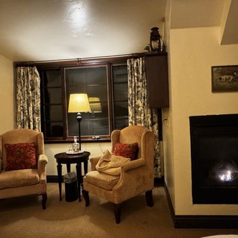 Benbow Historic Inn - Seating area in the room - Hotels Near Me - Garberville, California