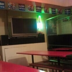 Larry's Pizza & Sports Parlor