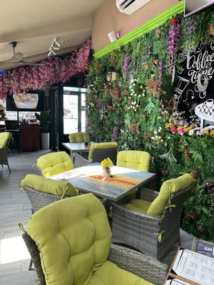 Deja Vu Restaurant & Bar by null