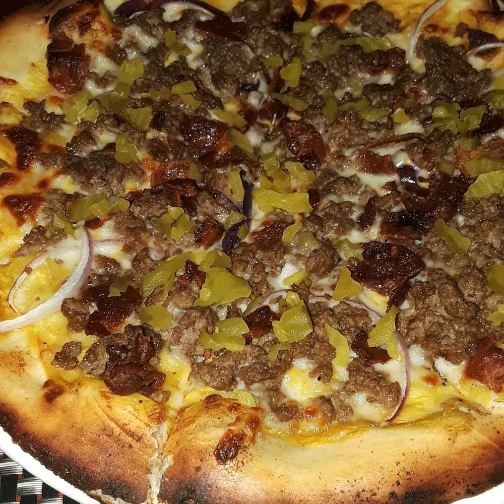 Happy Hour Cantiles - Bruja pizza.  Hamburger, onions and mustard. - Pizza Near Me - Puerto Nuevo, BCN