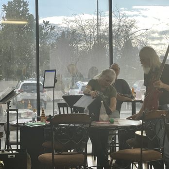 Strad Meadery - Band discussing songs. - Meaderies Near Me - Rancho Cordova, California Strad Meadery - Band discussing songs. - Meaderies Near Me - Rancho Cordova, California