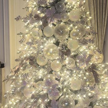 Aldik Home - Gorgeous Christmas tree - Flowers & Gifts Near Me - Van Nuys, California