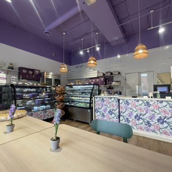 Bread 'N Batter - Interior - Filipino Near Me - Milton, Ontario