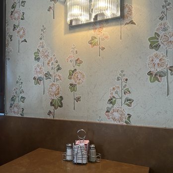 The Plaka Family Restaurant - Interior decor - Diners Near Me - Buffalo, New York