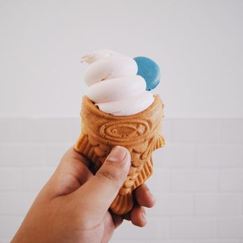 Somisomi - An ah-boong with strawberry soft-serve and nutella filling, topped off with a macaron. Delicious! - Ice Cream & Frozen Yogurt Near Me - Irvine, California