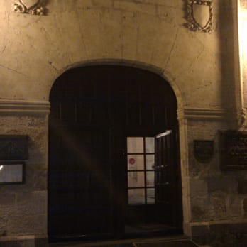 Parador de Zamora - Entrada al Parador, antiguo Palacio de los Condes de Aliste, siglo XV - Restaurants Near Me - Zamora, ZA Parador de Zamora - Entrada al Parador, antiguo Palacio de los Condes de Aliste, siglo XV - Restaurants Near Me - Zamora, ZA