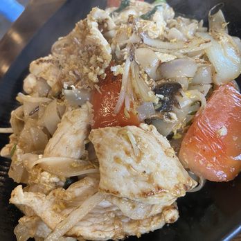 Sip Saam Thai - Drunken Noodles - Thai Near Me - Austin, Texas