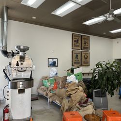 Acento Coffee Roasters - Such a cool space