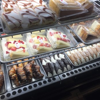 Carlo's Bakery - Cannoli's - Bakeries Near Me - Hoboken, New Jersey