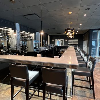 Restaurant Globe-Trotter - a view of a wine cellar - Breakfast & Brunch Near Me - Drummondville, Quebec Restaurant Globe-Trotter - a view of a wine cellar - Breakfast & Brunch Near Me - Drummondville, Quebec
