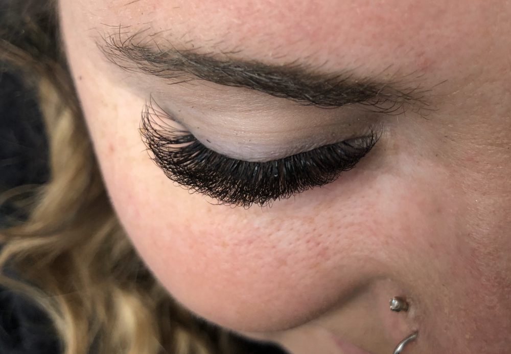 Lash Love Logo