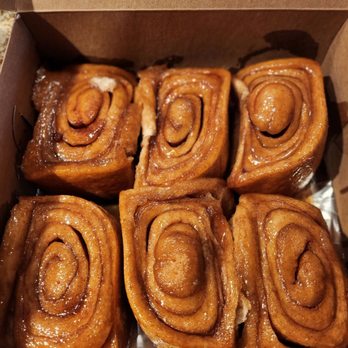 Cinnamon Roll Place - Nice and hot! - Bakeries Near Me - Kihei, Hawaii